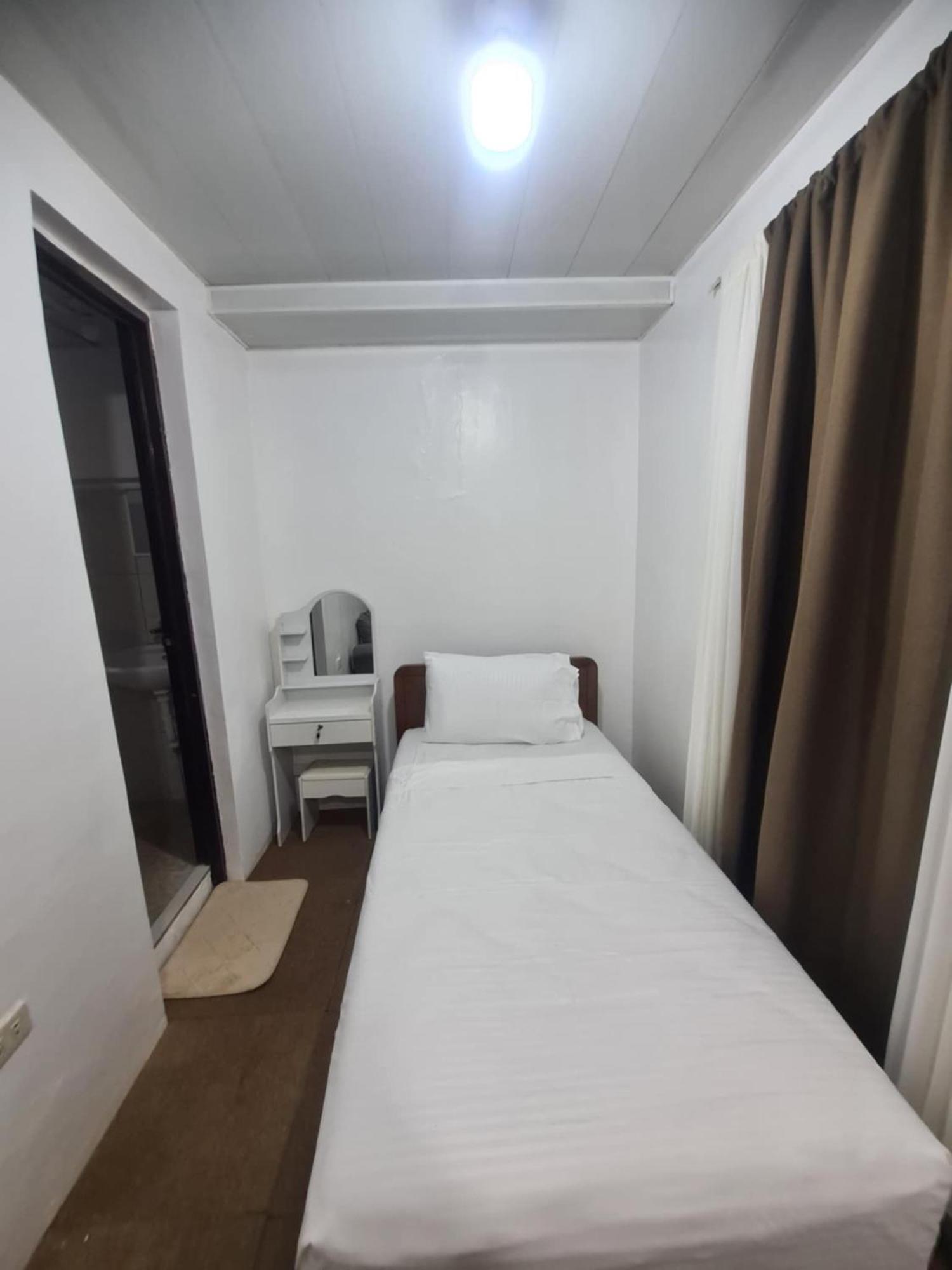 Js Guest House Imus Exterior foto